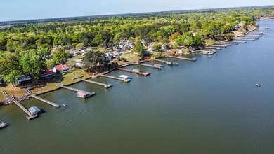 Welcome to your dream lakefront retreat-a stunning brick ranch - photo 53