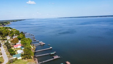 Welcome to your dream lakefront retreat-a stunning brick ranch - photo 59