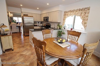 WELCOME TO STONEGATE AT GRASMERE-One of Staten Island's premier - photo 11