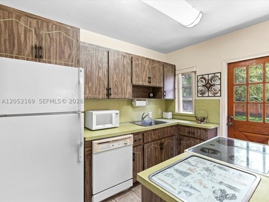 One of the best priced homes in Miami Springs! this 2-bedroom - photo 22