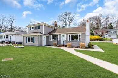 Charming Craftsman Expanded Ranch with Lake Views & Turn-Key! - photo 3