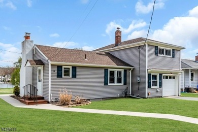 Charming Craftsman Expanded Ranch with Lake Views & Turn-Key! - photo 4