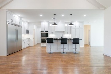 Welcome to a luxury masterpiece by Envision Homes, set - photo 8