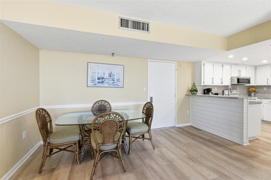 Welcome to the Promenades West in Port Charlotte! This updated - photo 8
