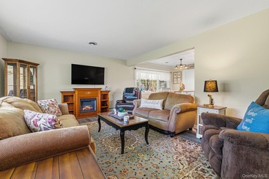 LOCATION, LOCATION, LOCATION! Nestled in highly sought-after - photo 15