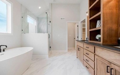The Kinsley*-This 5 bedroom home has 2 bedrooms on the main lvl - photo 6