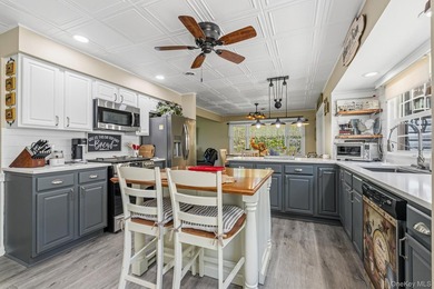 LOCATION, LOCATION, LOCATION! Nestled in highly sought-after - photo 21