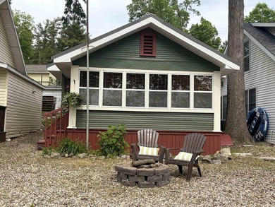 Welcome to this beautifully updated 1-bedroom, 1-bath cottage - photo 1