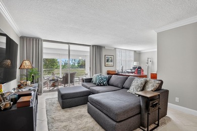 Completely renovated and move in ready 2/2 + den, could easily - photo 1