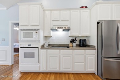 **SELLER OFFERING UP TO $7,500 IN CLOSING COSTS** Wake up to - photo 33