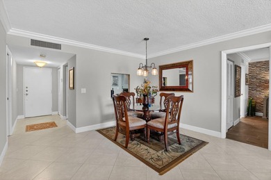 Completely renovated and move in ready 2/2 + den, could easily - photo 9