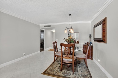 Completely renovated and move in ready 2/2 + den, could easily - photo 10