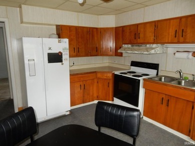 2 bedroom, 1 bath, 1 car garage with walkout basement deep lot - photo 2