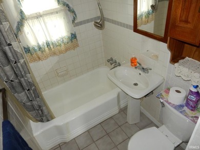 2 bedroom, 1 bath, 1 car garage with walkout basement deep lot - photo 7