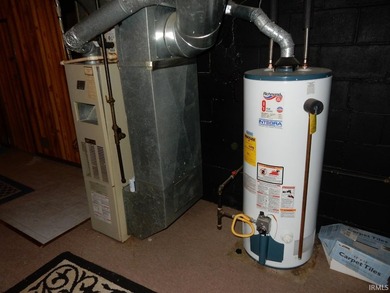 2 bedroom, 1 bath, 1 car garage with walkout basement deep lot - photo 8