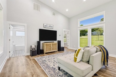 Experience luxury lake living just minutes from Mill Creek - photo 4