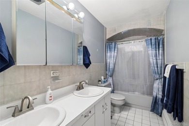 This beautiful 4 bedroom high ranch home located in the Sachem - photo 7
