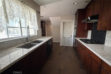 Well-Positioned Long Beach Opportunity. Spacious 3,081 sq ft - photo 3