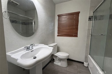 Well-Positioned Long Beach Opportunity. Spacious 3,081 sq ft - photo 4