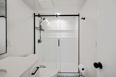 Welcome to this thoughtfully renovated, one-bedroom - photo 15