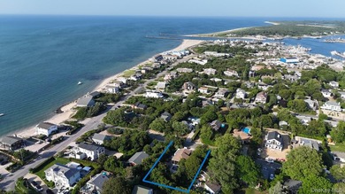 Rare 6-BR Montauk Beach Oasis With Room For Pool Finding a - photo 1