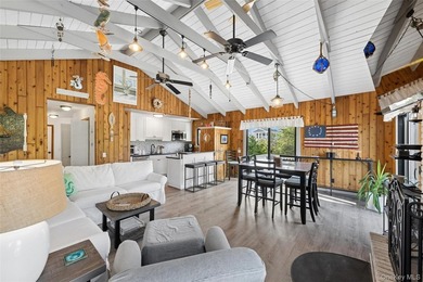 Rare 6-BR Montauk Beach Oasis With Room For Pool Finding a - photo 3