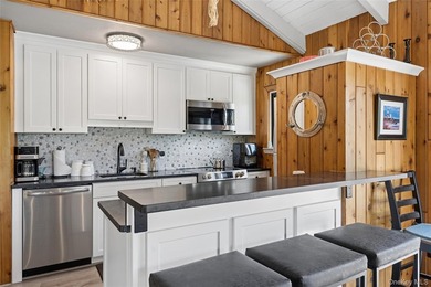 Rare 6-BR Montauk Beach Oasis With Room For Pool Finding a - photo 4