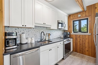 Rare 6-BR Montauk Beach Oasis With Room For Pool Finding a - photo 7