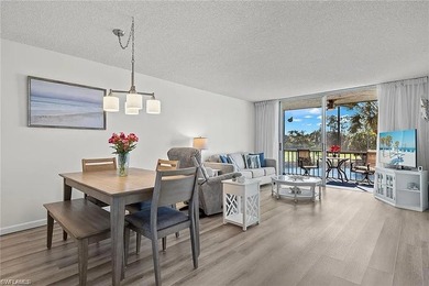 Looking for a TURNKEY, UPDATED, immaculate condition condo in a - photo 2
