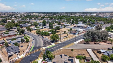 2523 sq ft commercial/ mixed use building on 17,500 sq ft lot - photo 11