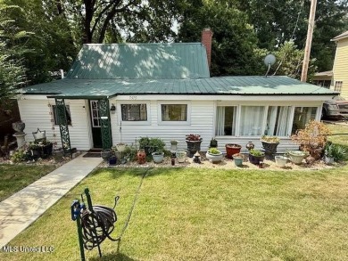 Lake Home For Sale in Olive Branch, Mississippi