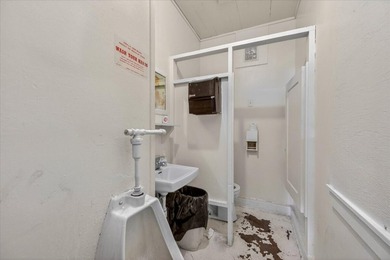 2523 sq ft commercial/ mixed use building on 17,500 sq ft lot - photo 30