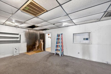 2523 sq ft commercial/ mixed use building on 17,500 sq ft lot - photo 41