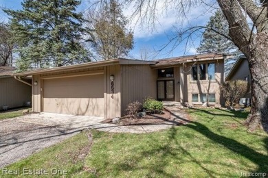 Lake Condo For Sale in West Bloomfield, Michigan