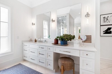 Impeccably maintained home that embodies luxurious finishes - photo 28