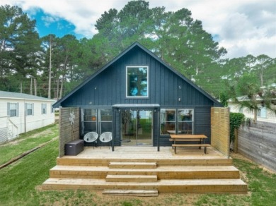 Private Waterfront Oasis on Lake Palestine - photo 1