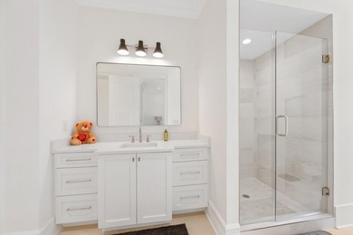 Impeccably maintained home that embodies luxurious finishes - photo 42