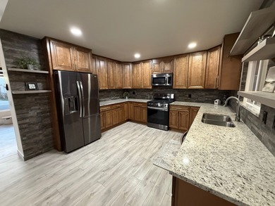 Motivated seller*Well kept Sandy Neighborhood*Cul-de-sac*Vaulted