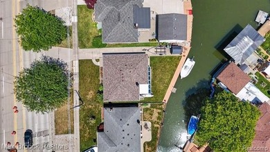 Enjoy waterfront living in this beautifully updated brick ranch - photo 22