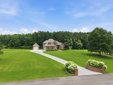 Amazing full brick custom home located in *Savannah Place*, a - photo 5