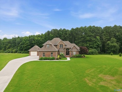 Amazing full brick custom home located in *Savannah Place*, a - photo 7