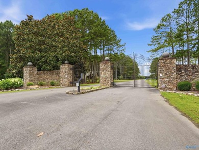 Amazing full brick custom home located in *Savannah Place*, a - photo 9