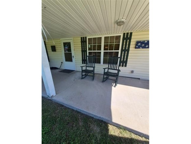 Charming and well maintained 2 bedroom, 2 bathroom home designed - photo 4