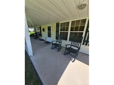 Charming and well maintained 2 bedroom, 2 bathroom home designed - photo 5
