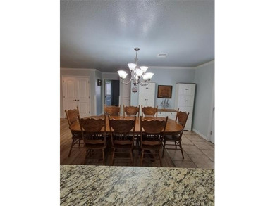 Charming and well maintained 2 bedroom, 2 bathroom home designed - photo 8