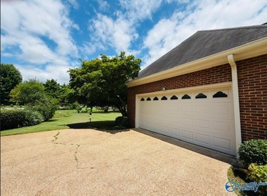 ***FROR***CHARMING FULL-BRICK, 4-BED, 3-BATH HOME ON A SPACIOUS - photo 8