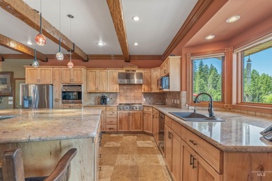 Discover this beautiful mountain retreat with amazing views of - photo 12