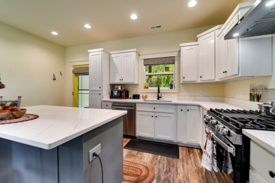 Come see this charming cottage in Hayesville. The home offers