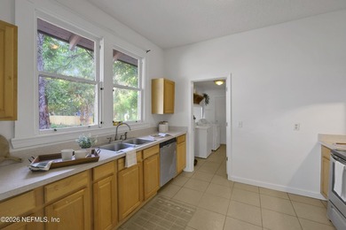 A classic Riverside bungalow, refreshed and ready for its next - photo 17