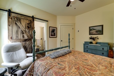 Come see this charming cottage in Hayesville. The home offers